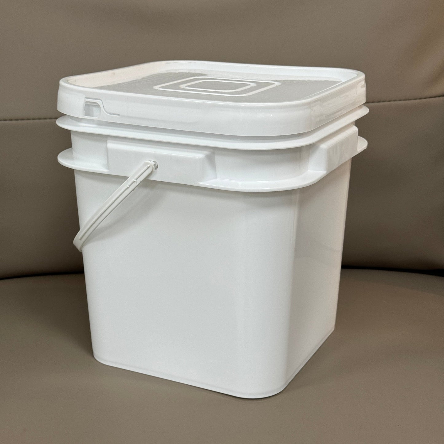 10L Square Food-Grade Plastic Bucket with Lid – Space-Saving, Durable & Ideal for Food Storage