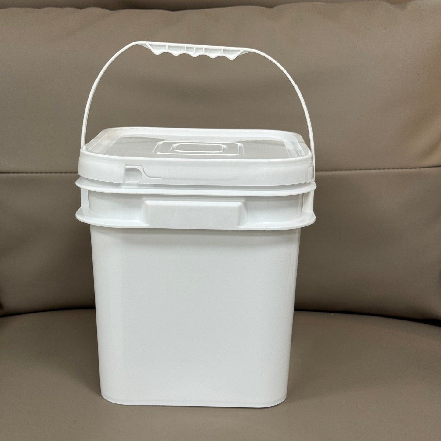 10L Square Food-Grade Plastic Bucket with Lid – Space-Saving, Durable & Ideal for Food Storage