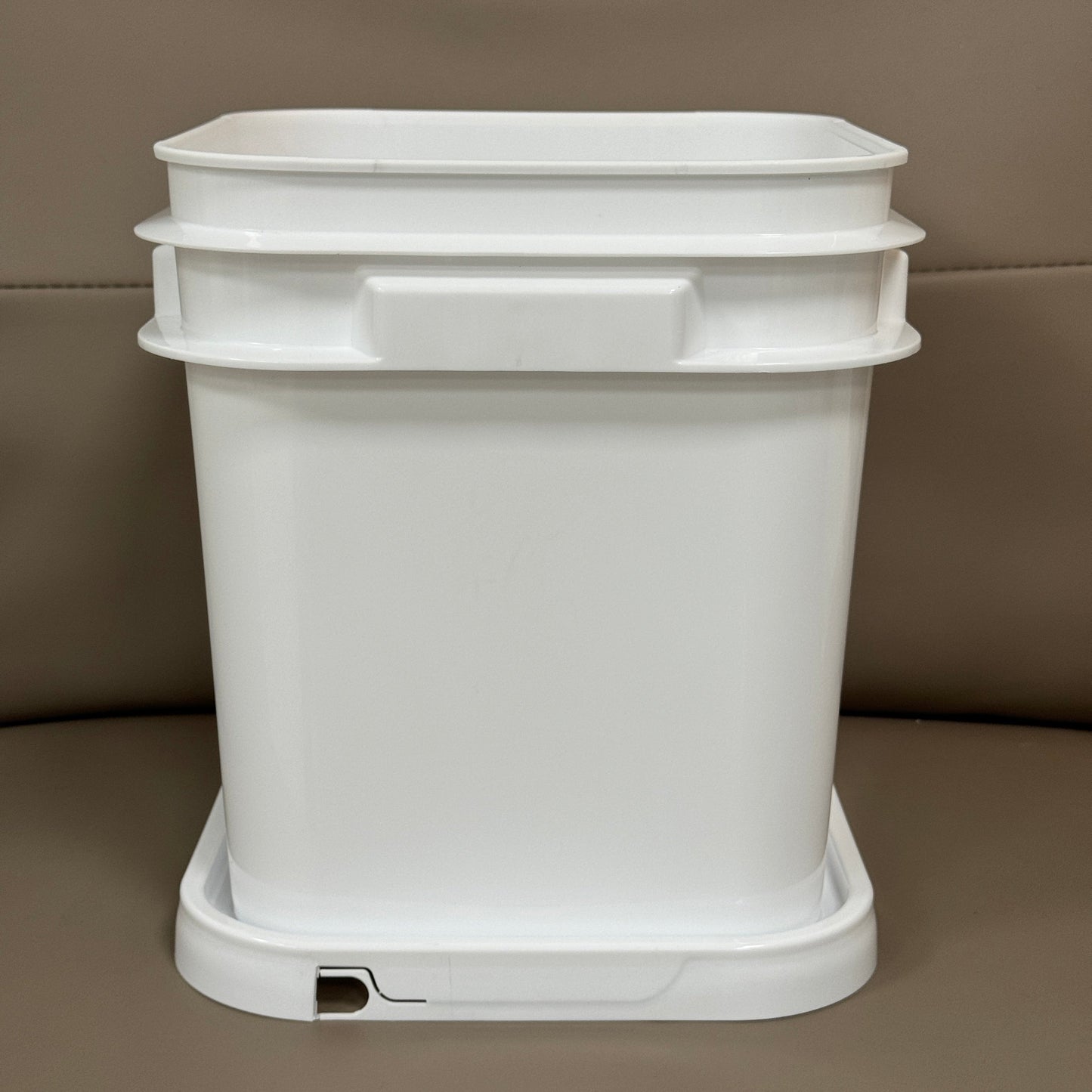 10L Square Food-Grade Plastic Bucket with Lid – Space-Saving, Durable & Ideal for Food Storage