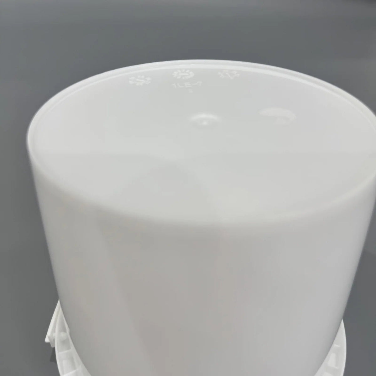 1L Tapered Bucket with Plastic Handle Pojing