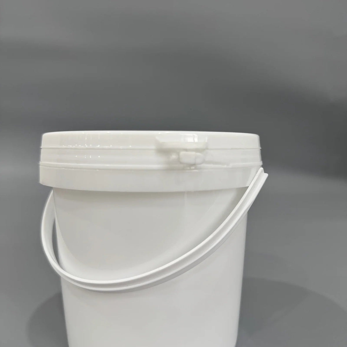 1L Tapered Bucket with Plastic Handle Pojing
